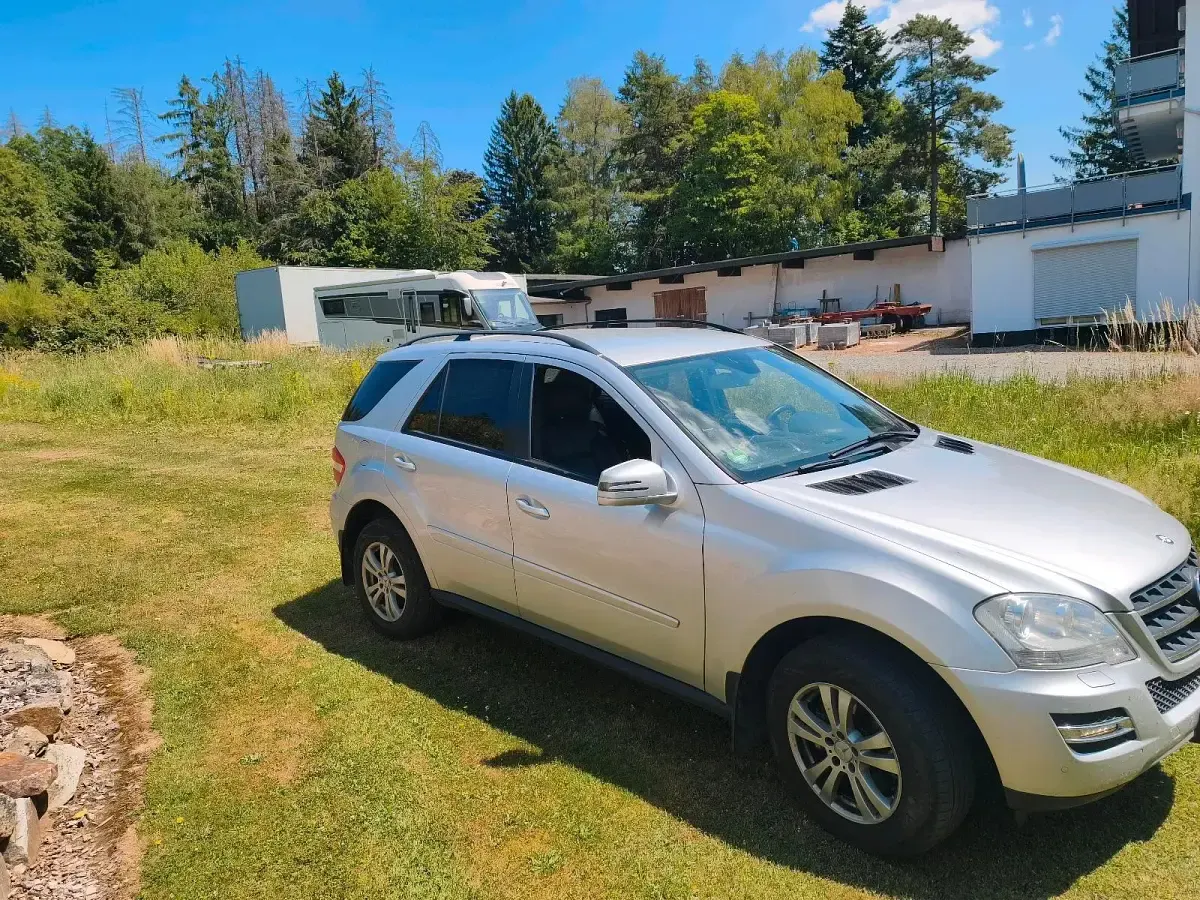 Gebraucht Mercedes ML350 258 PS (189 kW) 2011 Silber SUV