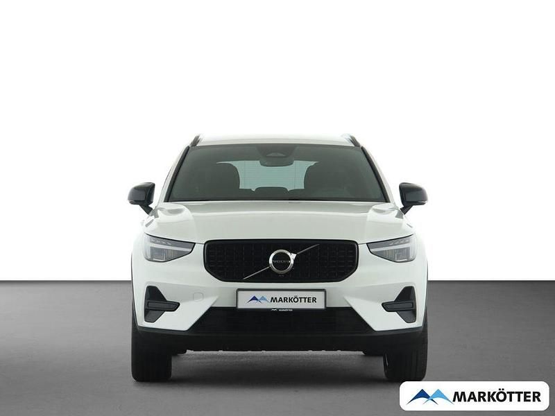 Neu Volvo XC40 Plus 163 PS (119 kW) 2026 Weiss SUV