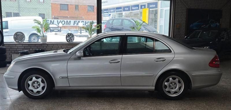 Gebraucht Mercedes E200 122 PS (89 kW) 2004 Silber Limousine