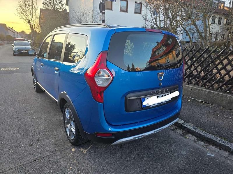 Gebraucht Dacia Lodgy 131 PS (96 kW) 2022 Blau Van / Kleinbus