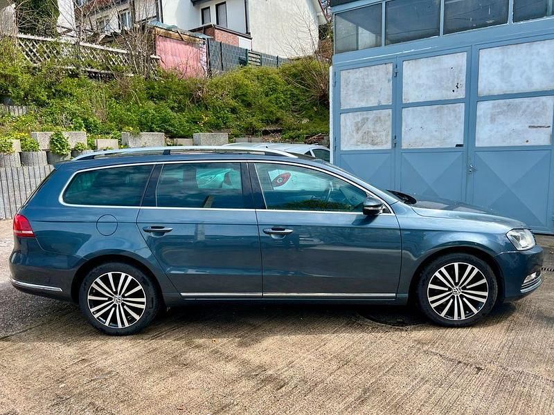 Gebraucht VW Passat Highline 140 PS (102 kW) 2013 Grau Limousine