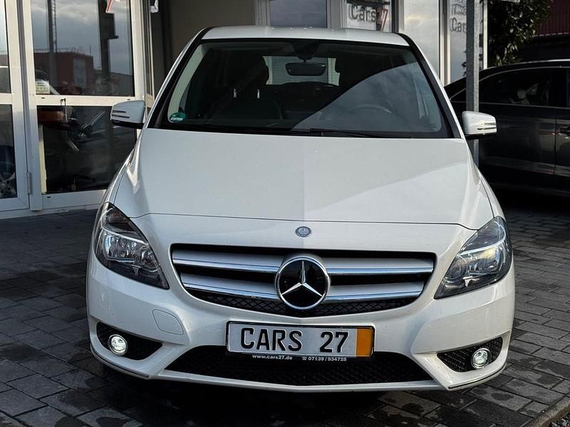 Gebraucht Mercedes B200 156 PS (114 kW) 2013 Calcitweiss/zirrusweiss Van / Kleinbus