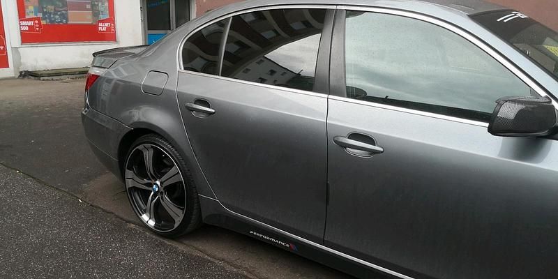 Gebraucht BMW 525 218 PS (160 kW) 2009 Grau Limousine