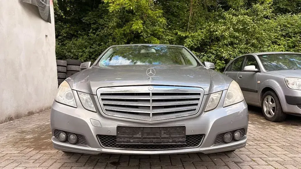Usado Mercedes E220 170 CV (125 kW) 2009 Gris Berlina
