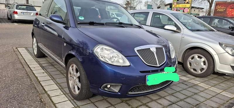 Gebraucht Lancia Ypsilon 77 PS (56 kW) 2008 Blau Kleinwagen