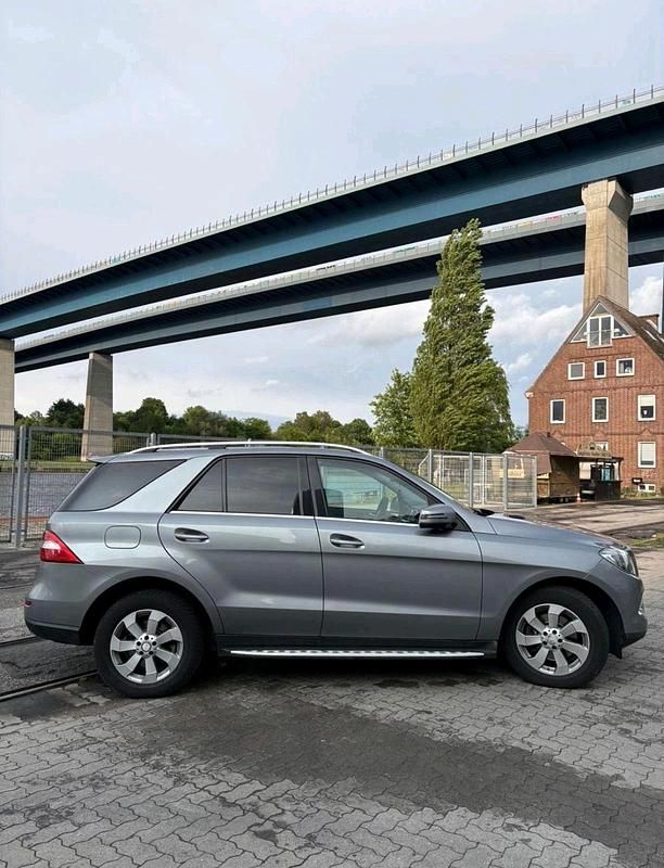 Gebraucht Mercedes ML250 204 PS (150 kW) 2014 Grau SUV