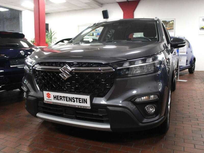 Titan dark gray metallic Gebraucht 2023 Suzuki SX4 S-Cross Comfort SUV | 22.600 € (Fairer Preis) - Bild 1/4
