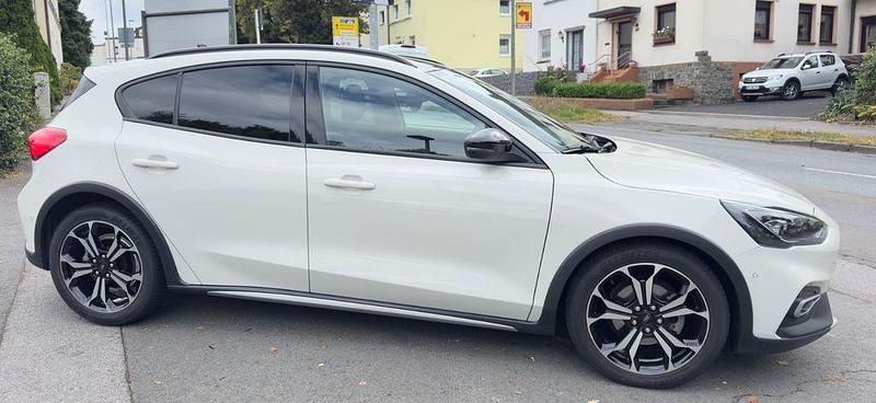Gebraucht Ford Focus Active X 155 PS (114 kW) 2020 Weiß Limousine