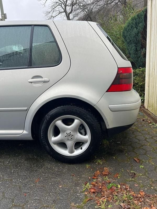 Gebraucht VW Golf IV 105 PS (77 kW) 1998 Silber Kleinwagen
