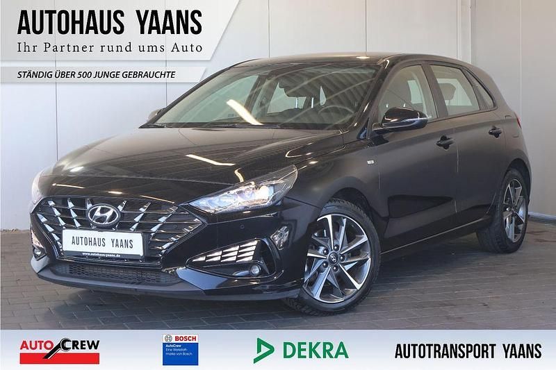 Schwarz Gebraucht 2023 Hyundai i30 Trend Limousine | 13.989 € (Guter Preis) - Bild 1/4