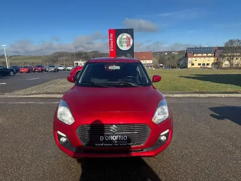 Gebraucht Suzuki Swift Comfort 90 PS (66 kW) 2018 Burning red pearl metallic Kleinwagen
