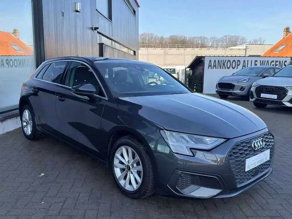Gebraucht Audi A3 Sport 116 PS (85 kW) 2021 Grau Limousine