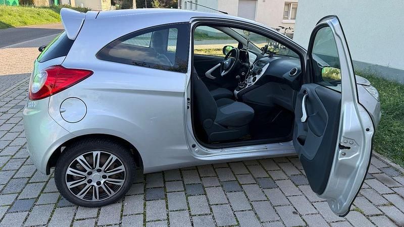 Grau Gebraucht 2009 Ford Ka Titanium Kleinwagen | 3.800 € (Etwas zu teuer) - Bild 1/4