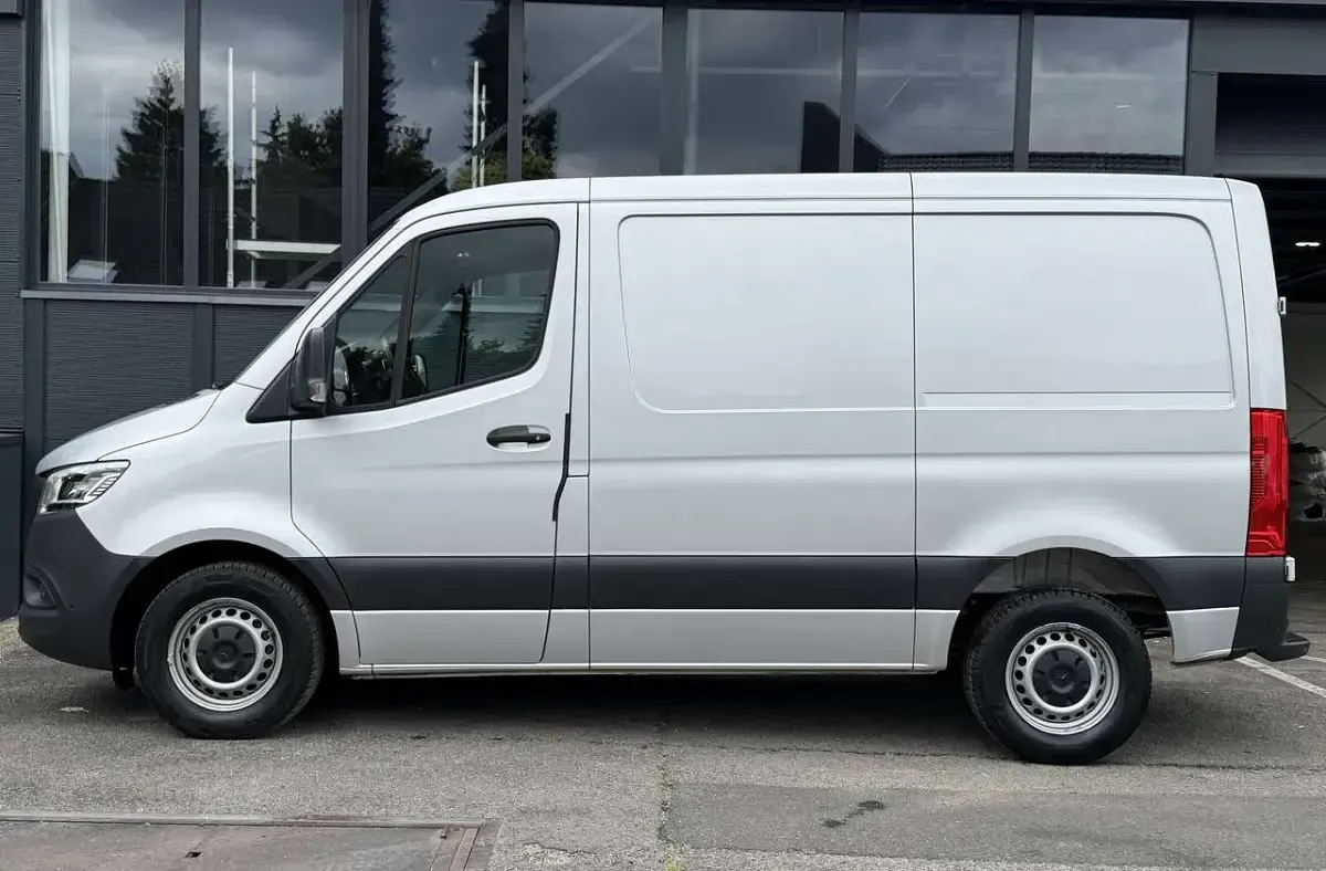 Gebraucht Mercedes Sprinter 170 PS (125 kW) 2022 Lackfarbe iridiumsilber mb 977 Van