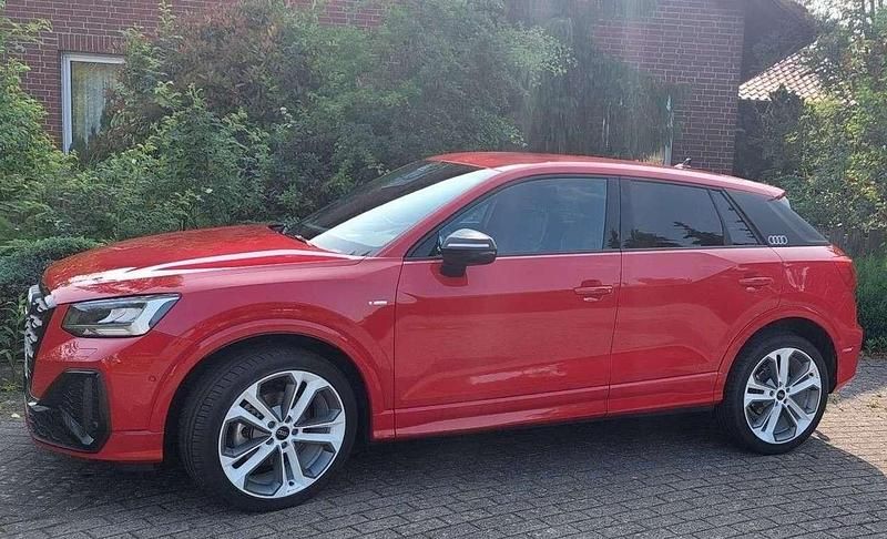 Rot Gebraucht 2023 Audi Q2 S-Line SUV | 31.300 € (Etwas zu teuer) - Bild 1/4