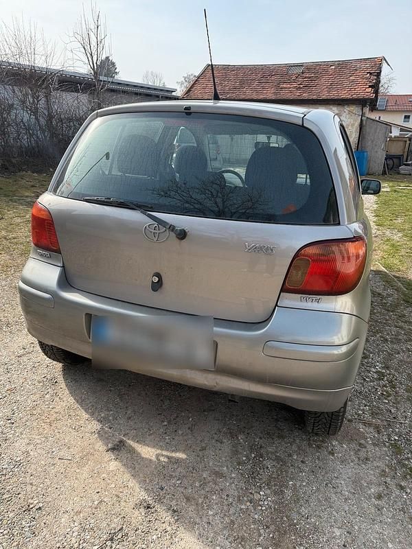 Gebraucht Toyota Yaris 65 PS (47 kW) 2005 Silber Limousine