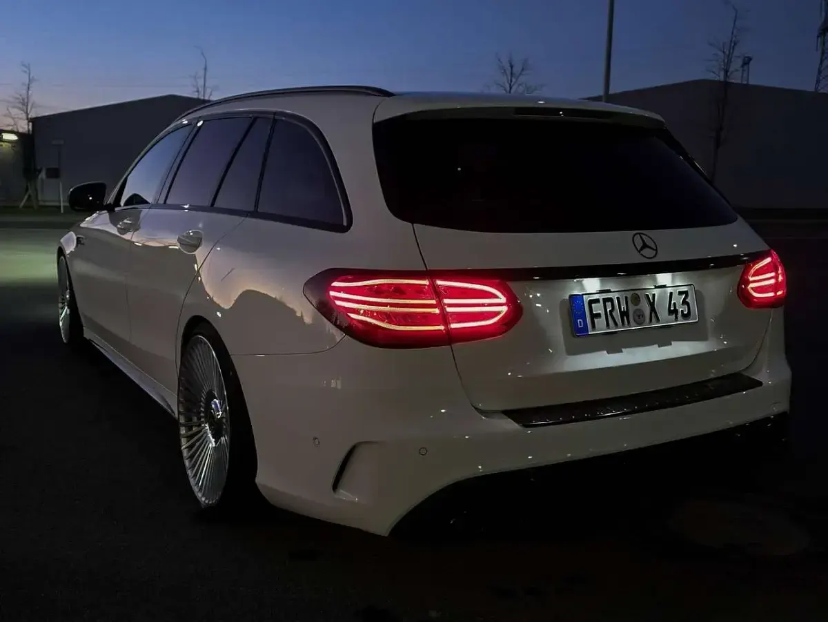 Gebraucht Mercedes C400 333 PS (244 kW) 2018 Weiß Kombi