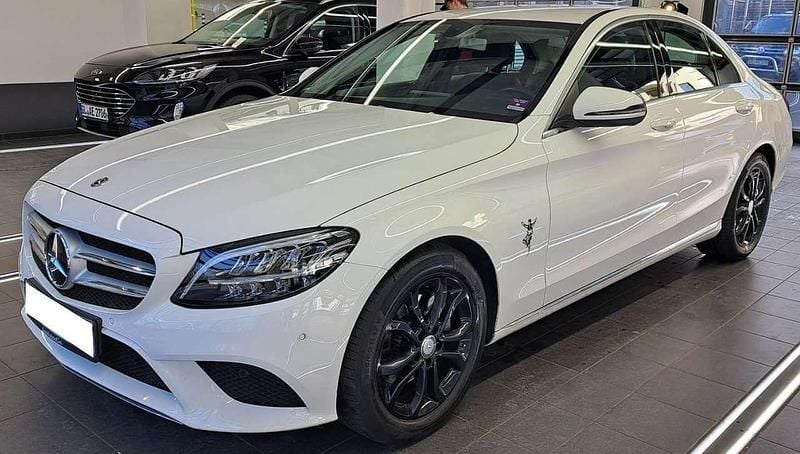 Weiß Gebraucht 2018 Mercedes C200 Avantgarde Limousine | 24.900 € (Teuer) - Bild 1/4