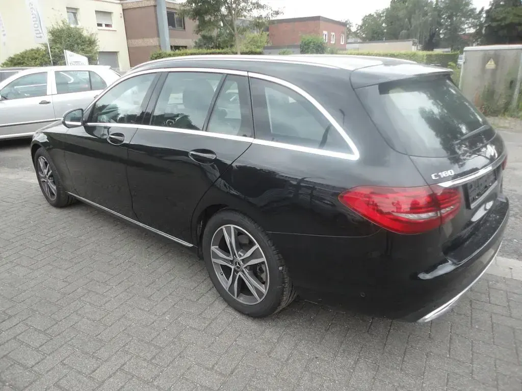 Gebraucht Mercedes C180 156 PS (114 kW) 2019 Schwarz Limousine