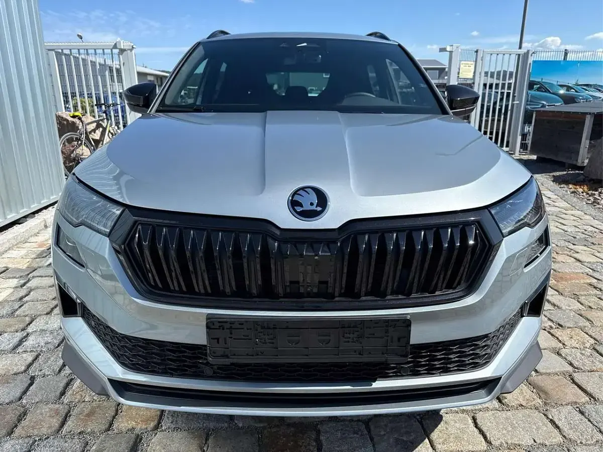 Neu Skoda Karoq SportLine 150 PS (110 kW) 2026 Smokey diamond metallic SUV