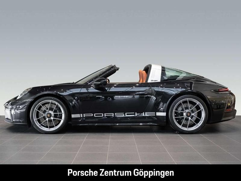 Neu Porsche 992 541 PS (397 kW) 2025 Tiefschwarzmetallic Coupé