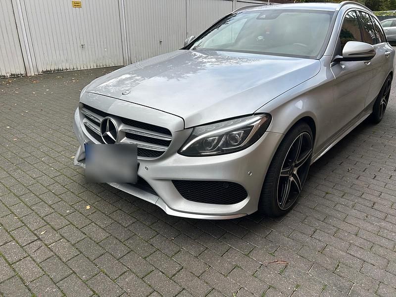Silber Gebraucht 2017 Mercedes C220 AMG Limousine | 14.500 € (Fairer Preis) - Bild 1/4