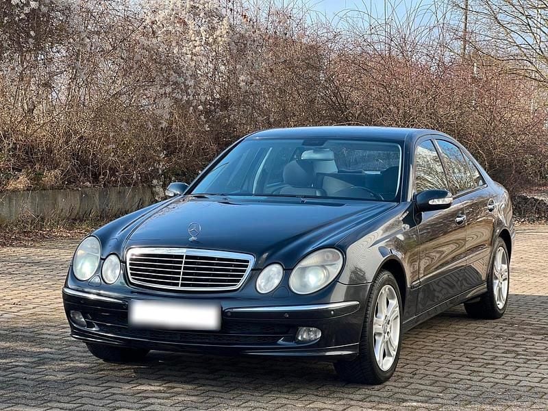 Gebraucht Mercedes E320 Avantgarde 204 PS (150 kW) 2005 Schwarz Limousine
