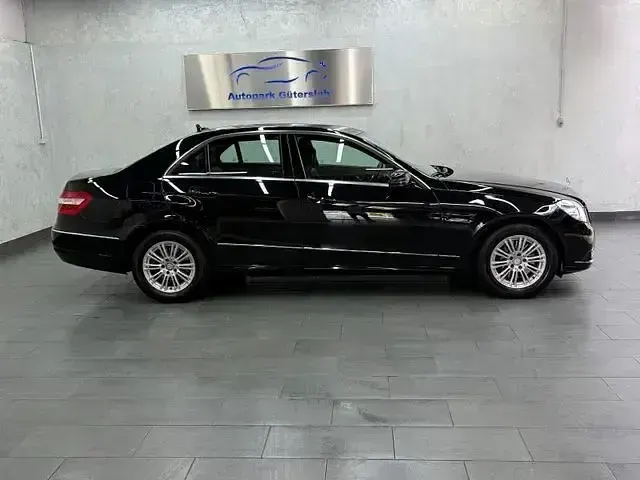 Gebraucht Mercedes E300 231 PS (169 kW) 2011 Schwarz Limousine