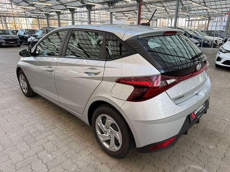 Gebraucht Hyundai i20 Select 101 PS (74 kW) 2022 Silber Kleinwagen