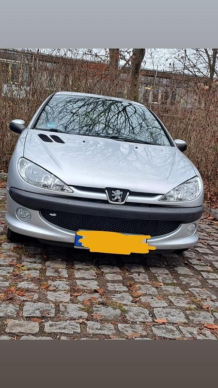 Grau Gebraucht 2009 Peugeot 206 Kleinwagen | 3.300 € (Fairer Preis) - Bild 1/4