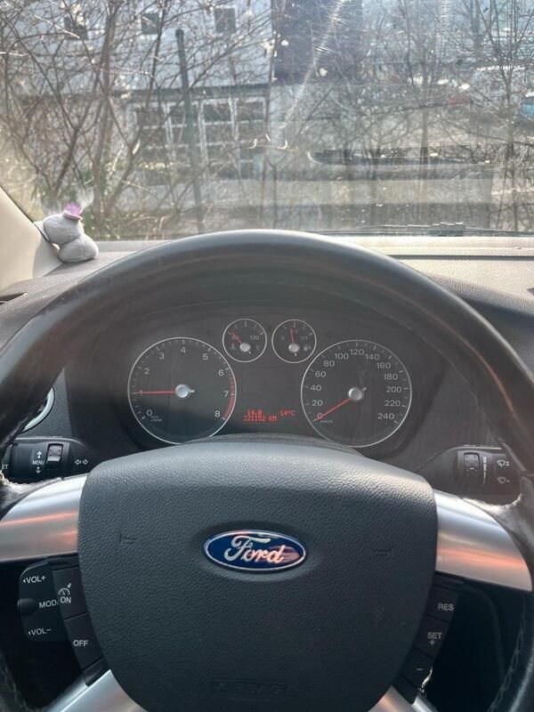 Grün Gebraucht 2008 Ford Focus Kombi | 500 € (Superpreis) - Bild 1/4