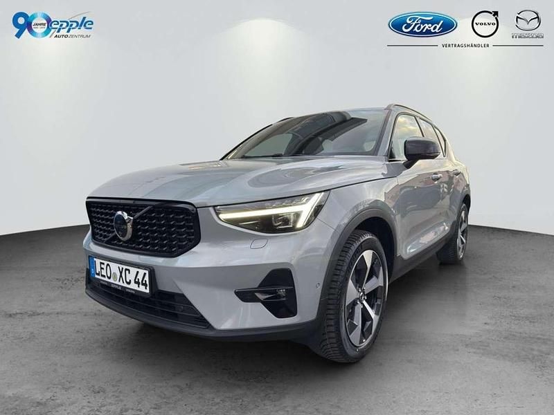 Vapour grau metallic Gebraucht 2024 Volvo XC40 Plus SUV | 49.990 € - Bild 1/4
