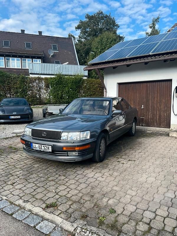 Grau Gebraucht 1991 Lexus LS400 Limousine | 13.000 € - Bild 1/4