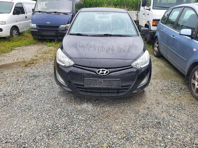 Schwarz Gebraucht 2014 Hyundai i20 Kleinwagen | 1.200 € (Fairer Preis) - Bild 1/4
