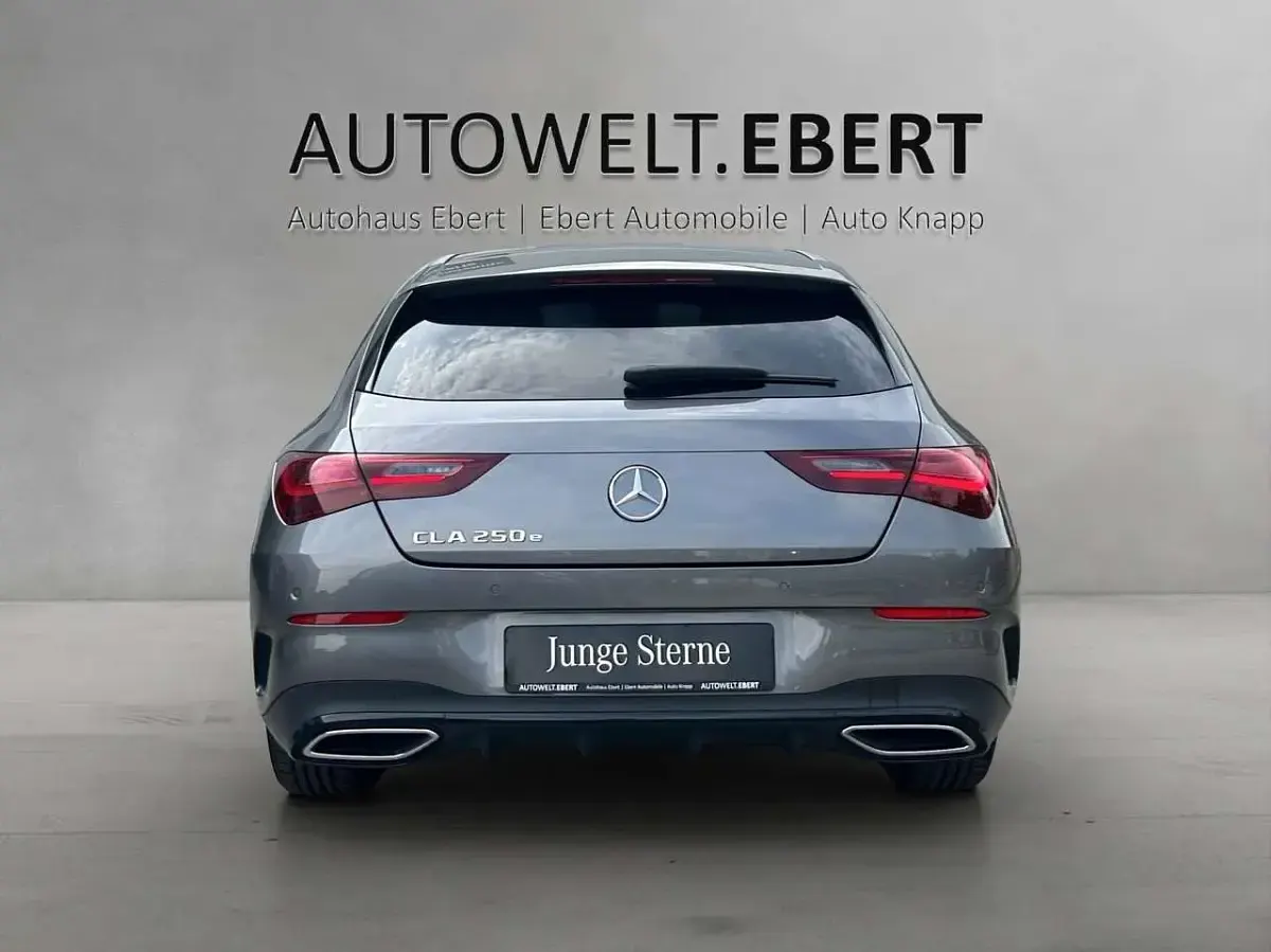 Gebraucht Mercedes CLA250e Night 163 PS (119 kW) 2024 Lack mountaingrau Coupé