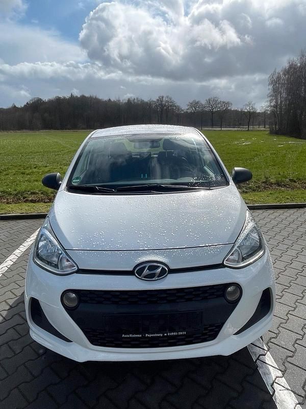 Gebraucht Hyundai i10 67 PS (49 kW) 2017 Weiß Kleinwagen