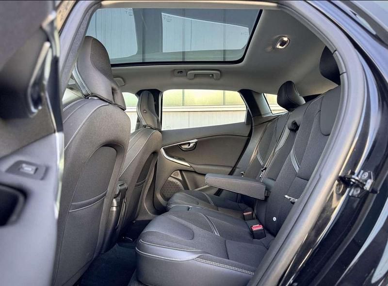 Gebraucht Volvo V40 150 PS (110 kW) 2015 Schwarz Limousine