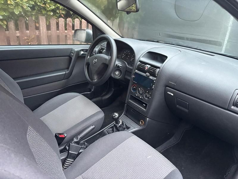 Gebraucht Opel Astra 103 PS (75 kW) 2004 Silber Kleinwagen