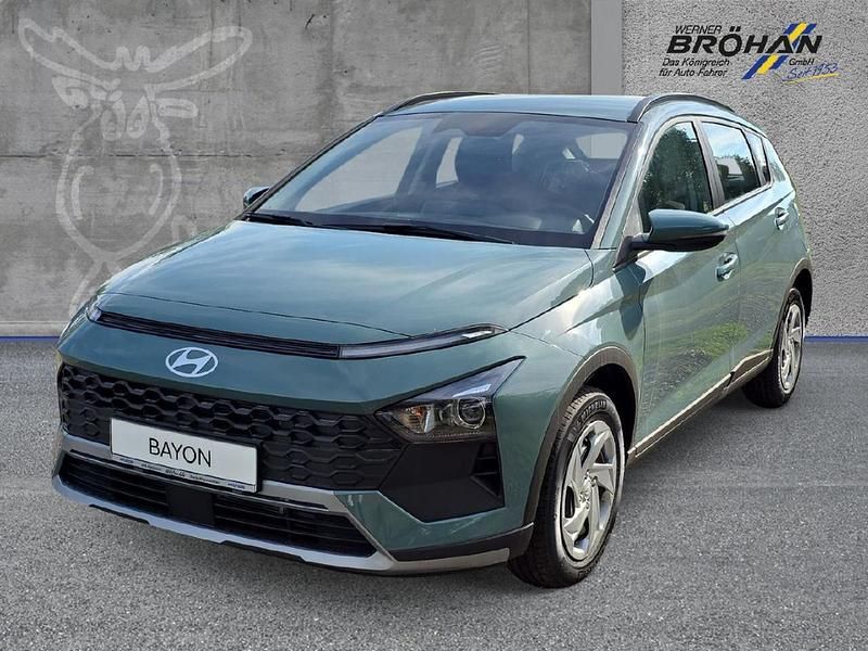 Mangrove green / mic Neu 2025 Hyundai Bayon Select SUV | 21.480 € (Fairer Preis) - Bild 1/4