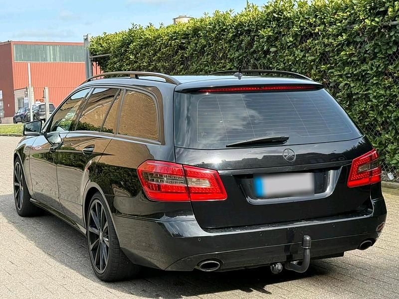 Gebraucht Mercedes E350 Avantgarde 231 PS (169 kW) 2011 Schwarz Kombi