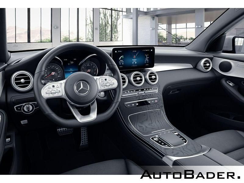 Gebraucht Mercedes GLC200 AMG 197 PS (144 kW) 2022 Weiß SUV