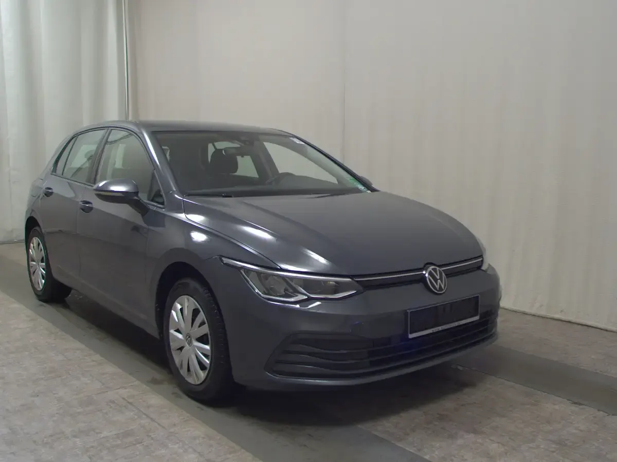 Gebraucht VW Golf VIII Life 116 PS (85 kW) 2023 Grau Limousine