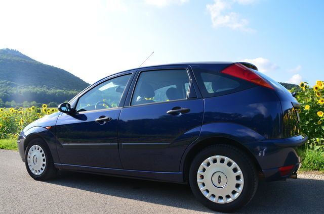 Gebraucht Ford Focus Viva 101 PS (74 kW) 2004 Blau metallic Limousine