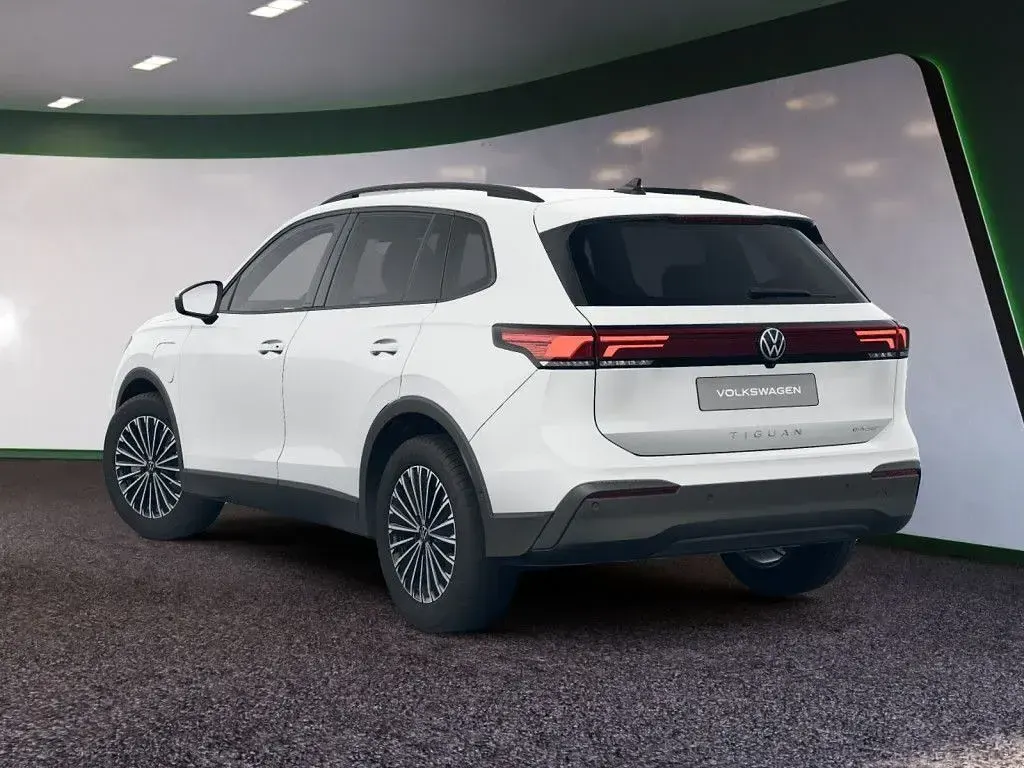 Neu VW Tiguan Life 150 PS (110 kW) 2026 Pure white SUV