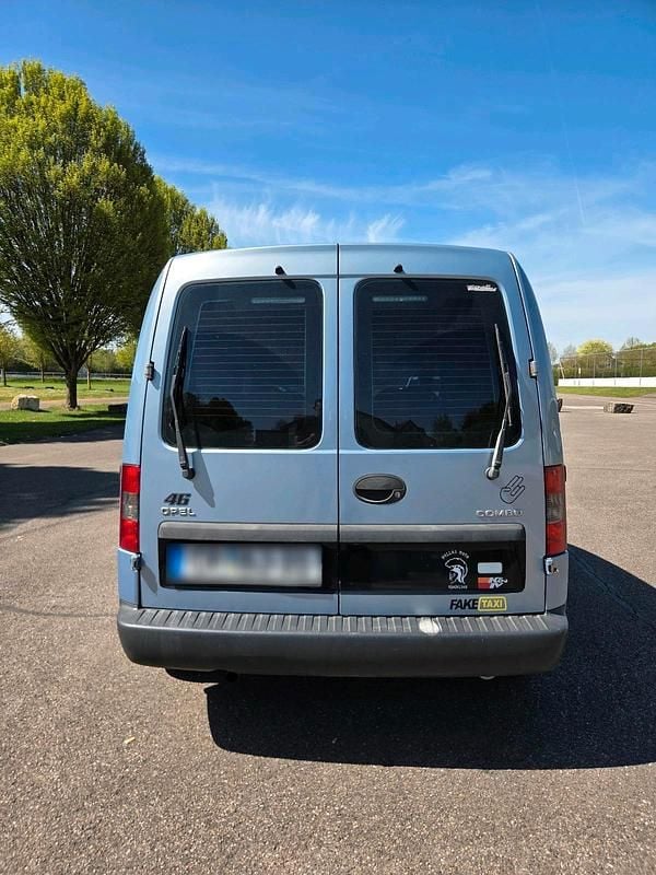 Second-hand Opel Combo 78 CP (57 kW) 2001 Albastru Monovolum