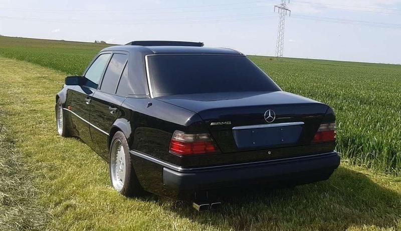 Gebraucht Mercedes E500 320 PS (235 kW) 1994 Schwarz Limousine