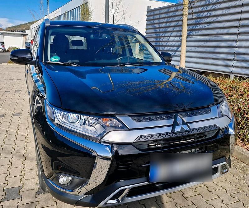 Gebraucht Mitsubishi Outlander 150 PS (110 kW) 2019 Schwarz SUV
