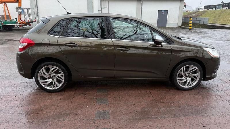 Gebraucht Citroën C4 SELECTION 114 PS (83 kW) 2013 Braun Limousine