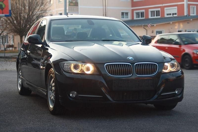 Gebraucht BMW 320 Comfort Edition 184 PS (135 kW) 2011 Schwarz Limousine