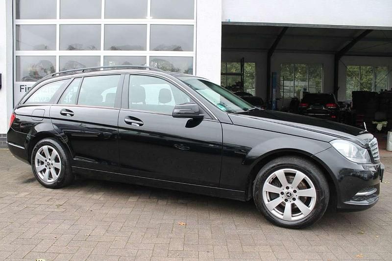 Gebraucht Mercedes C180 156 PS (114 kW) 2013 Schwarz Kombi